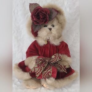 Bearington Bears - Retired Virginia, Christmas Bear, 14"H, Posable.
